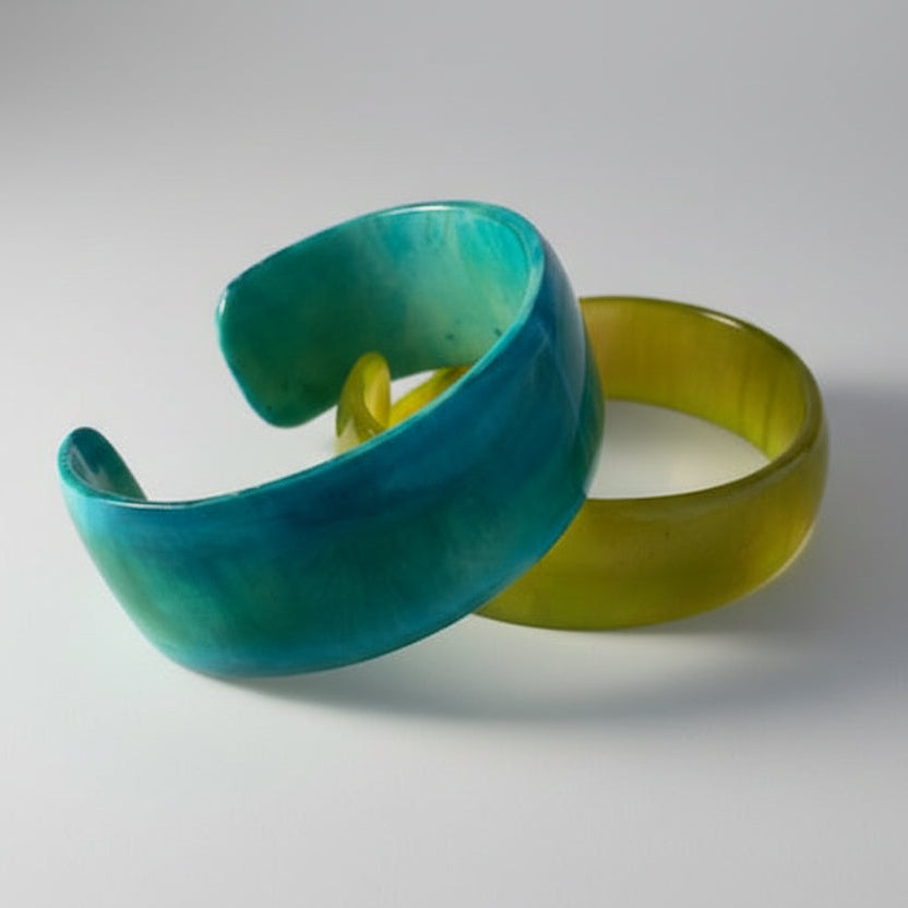 Bracelet artisanal en corne de zébu réalisé à la main par des artisans malgaches 