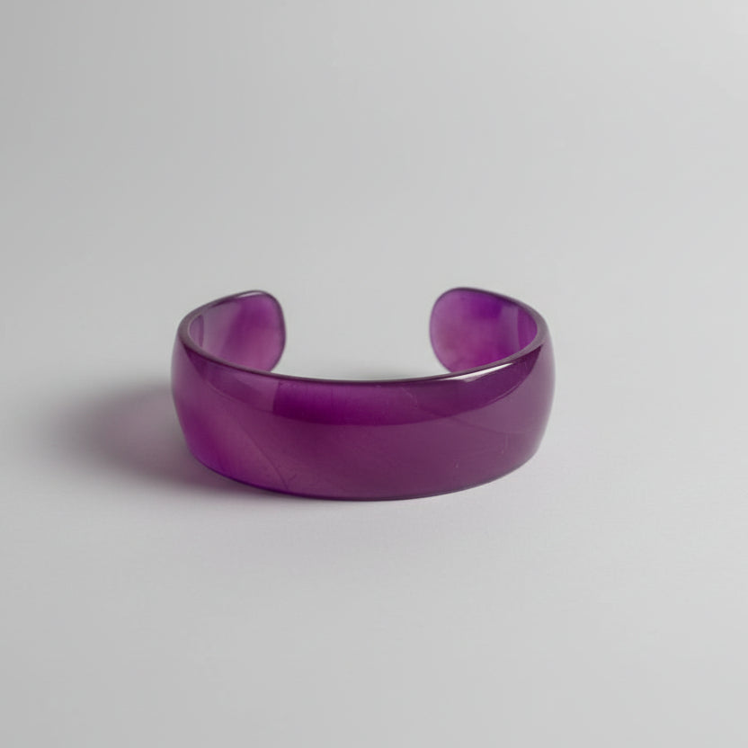 Manchette en corne de zébu au design élégant et naturel 