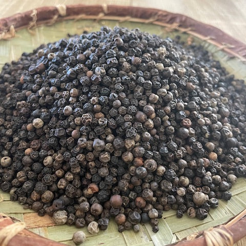 Poivre noir prémium de Madagascar aux arômes puissants et authentiques pour cuisine et gastronomie 